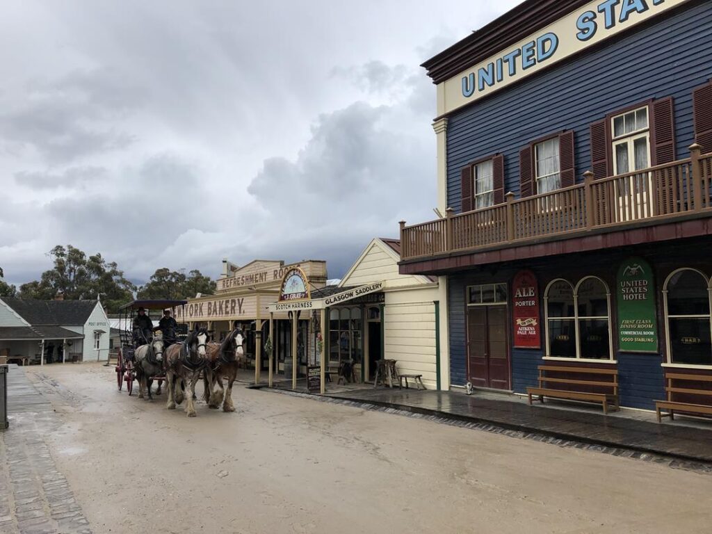 wspaniałe inscenizacje i klimat