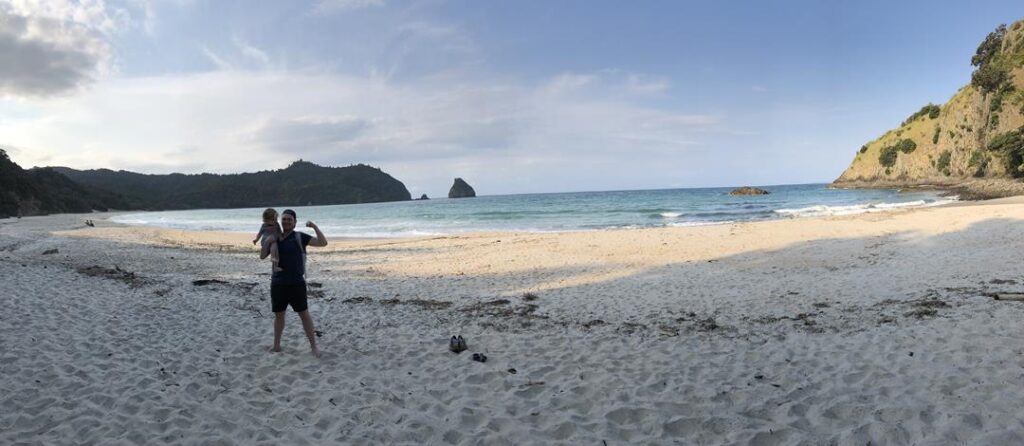 dzika plaża w Nowej Zelandii