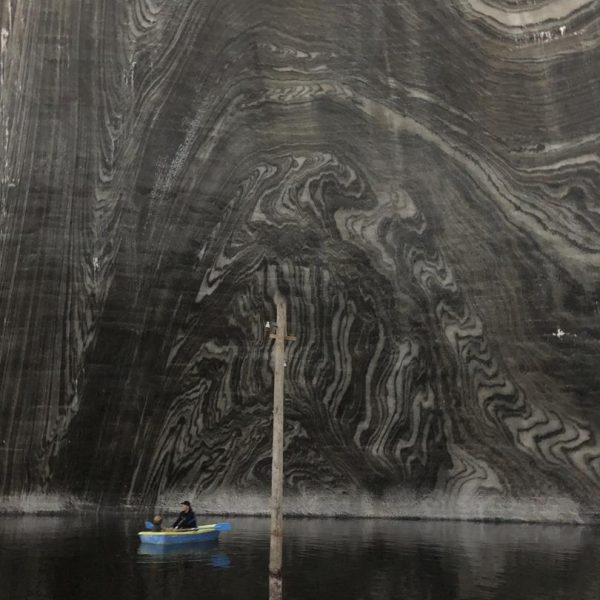 łódką przez kopalnię soli Turda